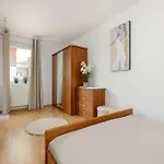 Przytulny W Centrum Blisko Plazy By Renters Apartman