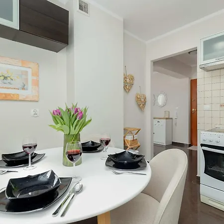 Przytulny W Centrum Blisko Plazy By Renters Apartman