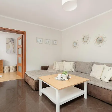 Przytulny W Centrum Blisko Plazy By Renters Apartman *
